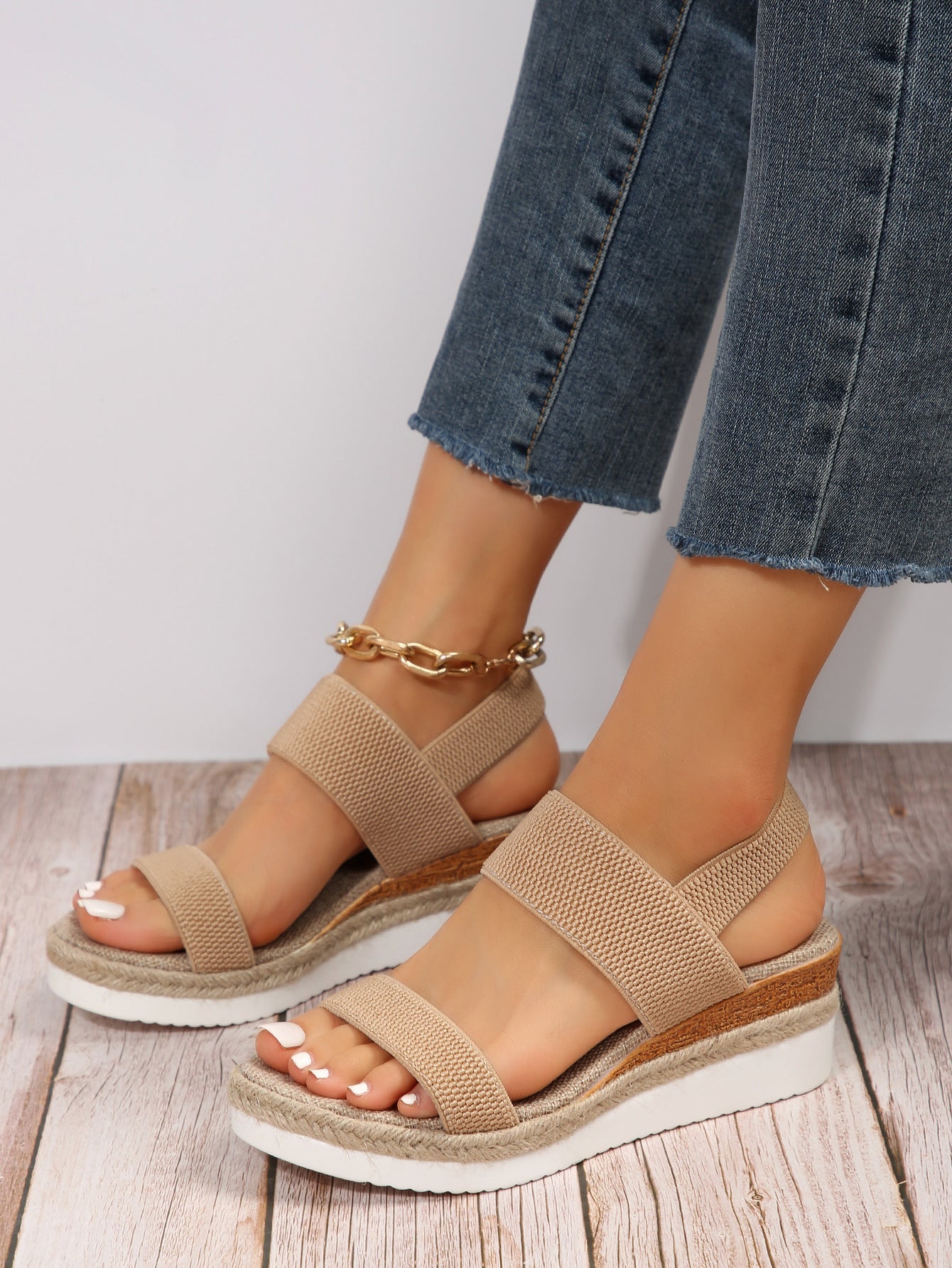 Elastic Hooded Sandals