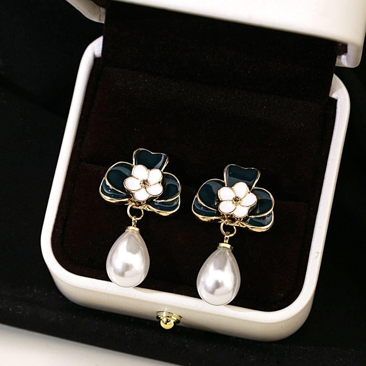 French Retro Blue Petal Earrings