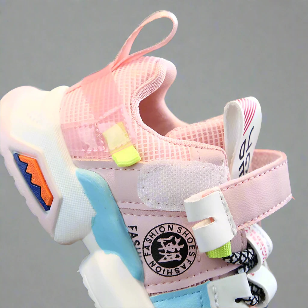 Soft & comfy sporty design sneaker for childrens